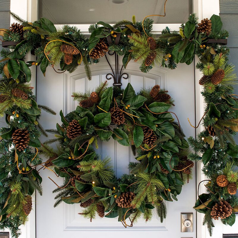 Elegant Adjustable Wreath Hanger